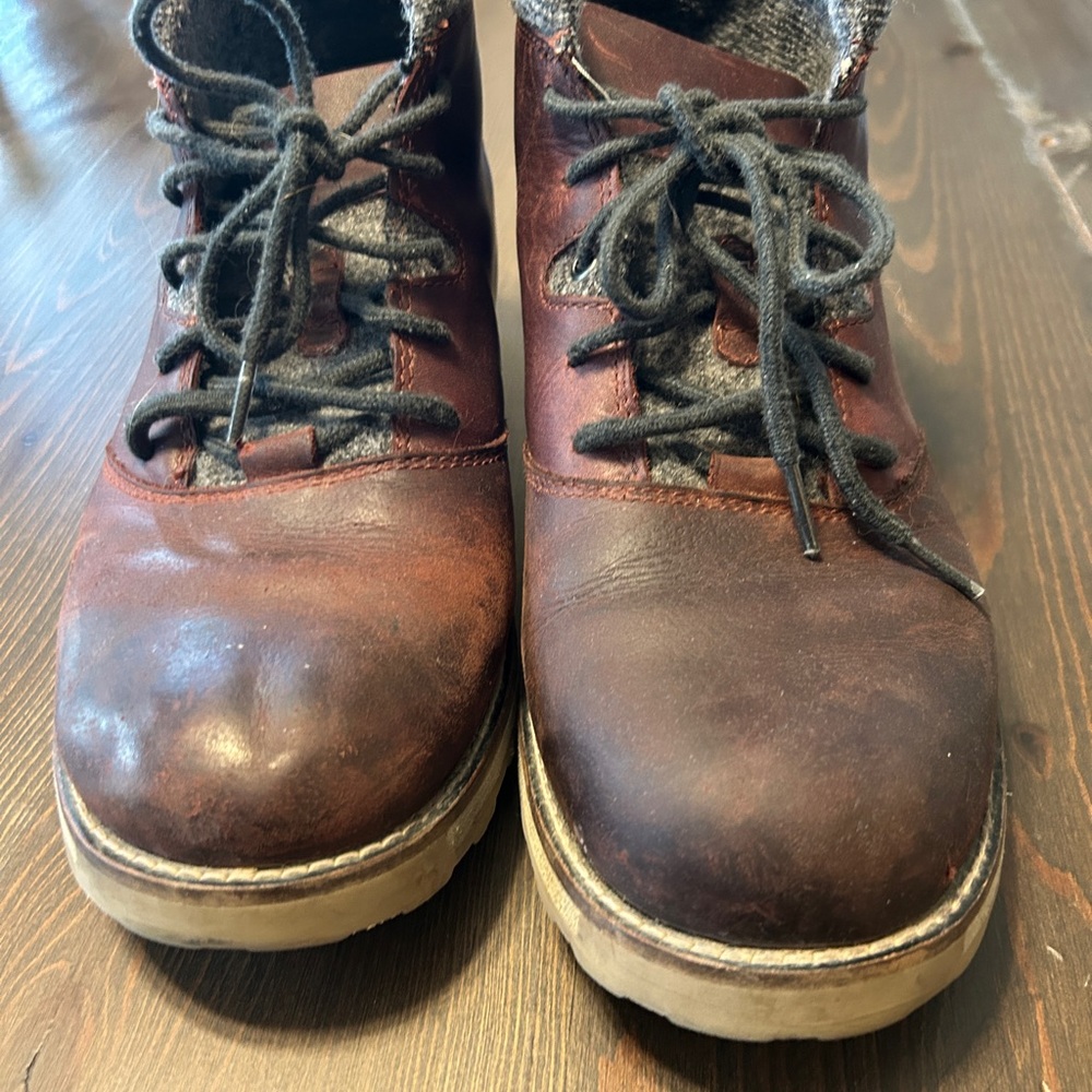 Men's Rustic Leather Lace-Up Boots